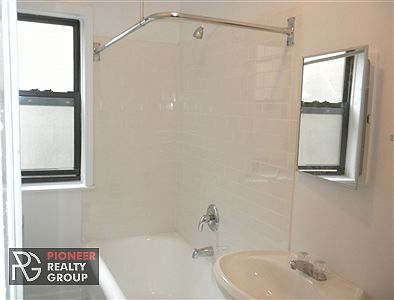 3rd image of 5417 N Kenmore Ave APT 211