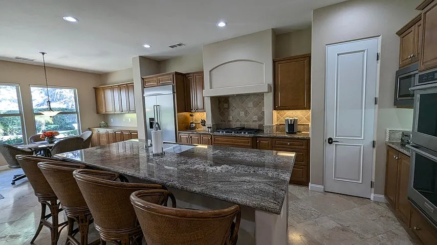 3 bed, 3186 sqft, $6,000 — Photo 2
