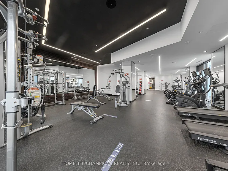 225 Village Green Sq #Penthouse 08 — Photo 26