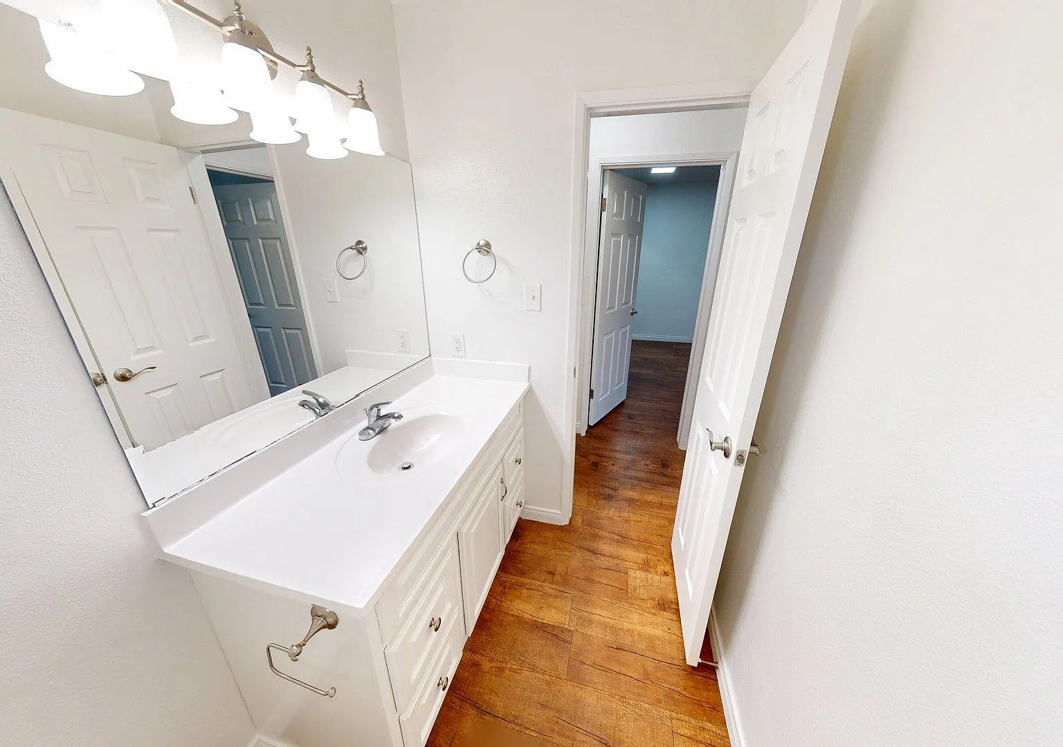 2 bed, $2,500 — Photo 4