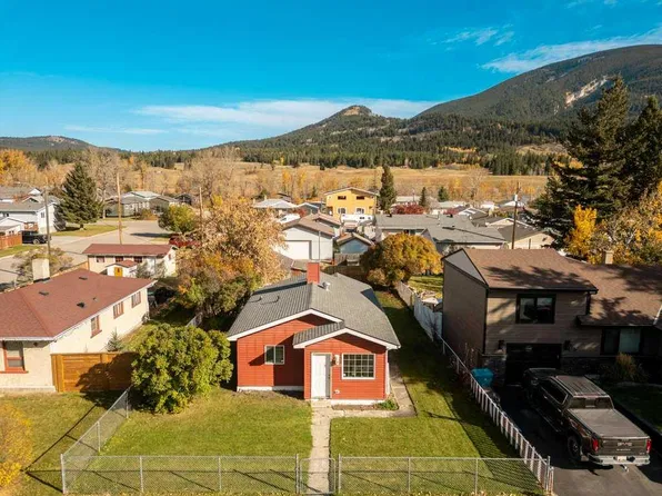 11713 SW 20th Ave, Crowsnest Pass, AB T0K 0E0