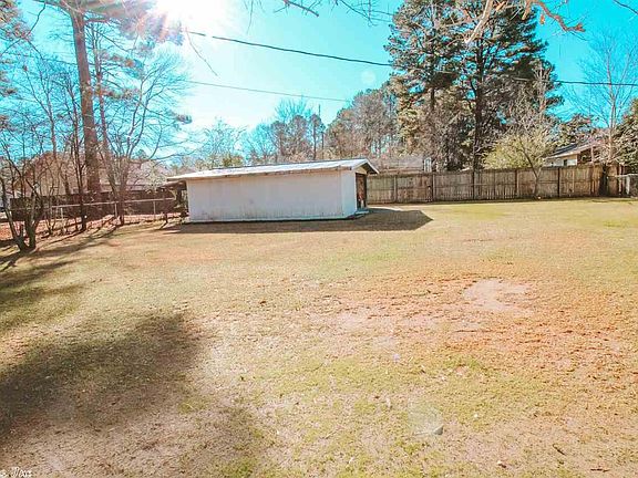 5th image of 910 Jones Dr