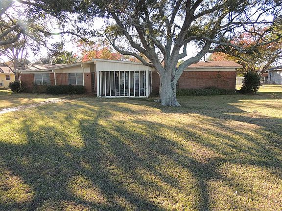 3rd image of 1903 E Bayshore Dr