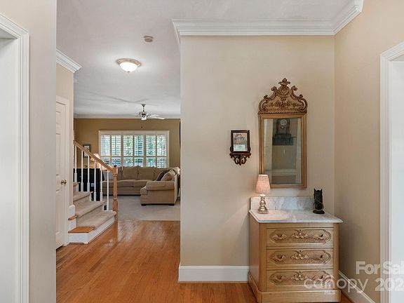 5th image of 2207 Streatley Ln