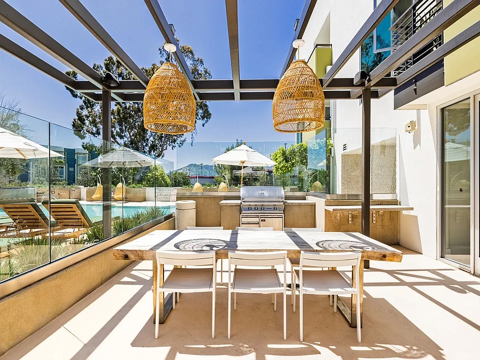 Outdoor Seating Area and BBQ | Brio Apartments | Apartment in Glendale, CA