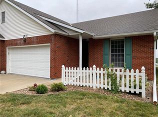 1901 Berkshire Dr, Saint Joseph, MO 64506