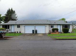 34 T St, Springfield, OR 97477