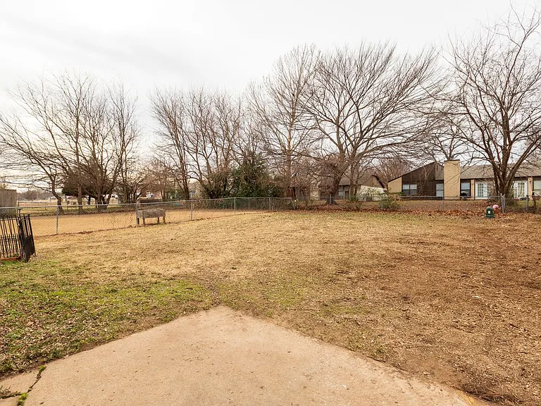 4902 S Gum Ave — Photo 77