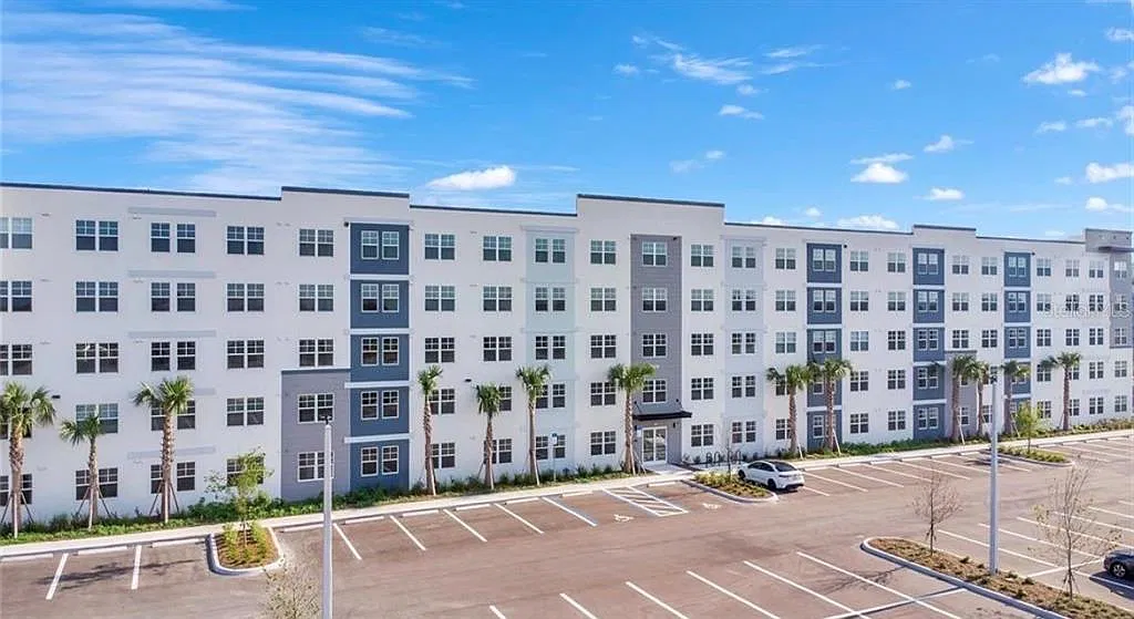 2 bed, 2.0 bath, 1023 sqft, $2,162 — Photo 1