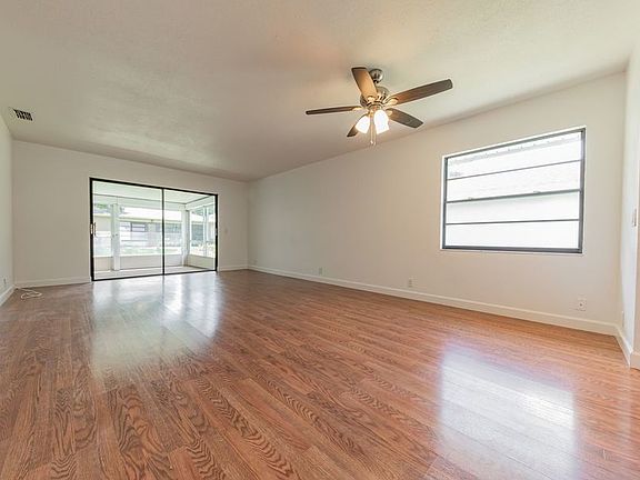 2nd image of 623 Wexford Ct