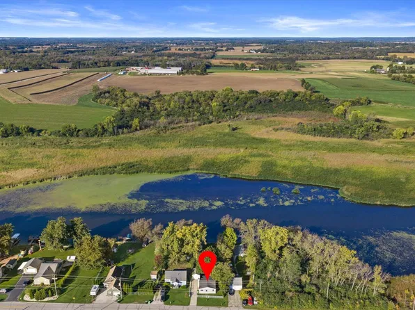 8012 Fox River ROAD, Waterford, WI 53185