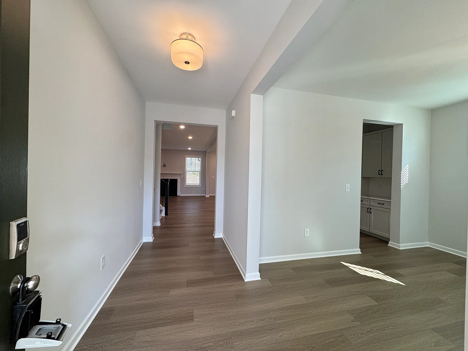 5 bed, 2868 sqft, $2,695 — Photo 3