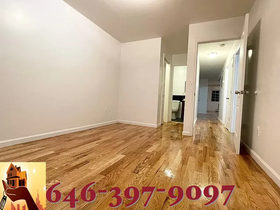 E 28th St