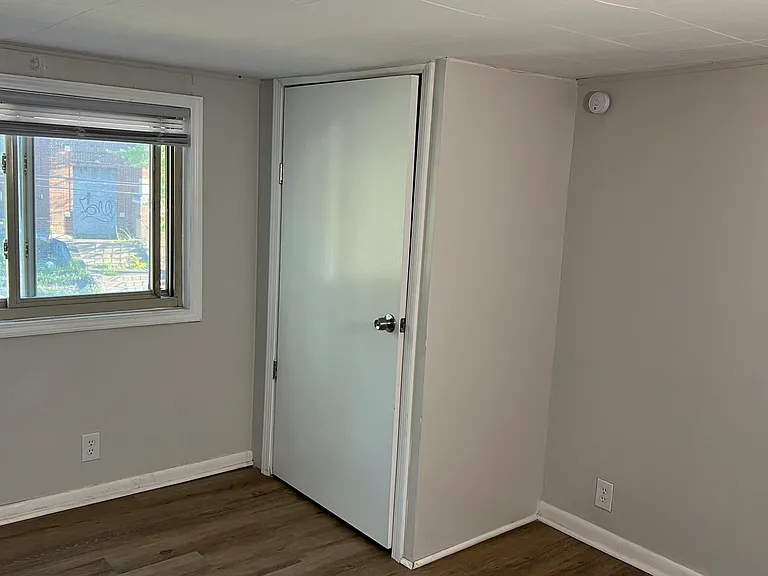 427 Ormsby Ave — Photo 8