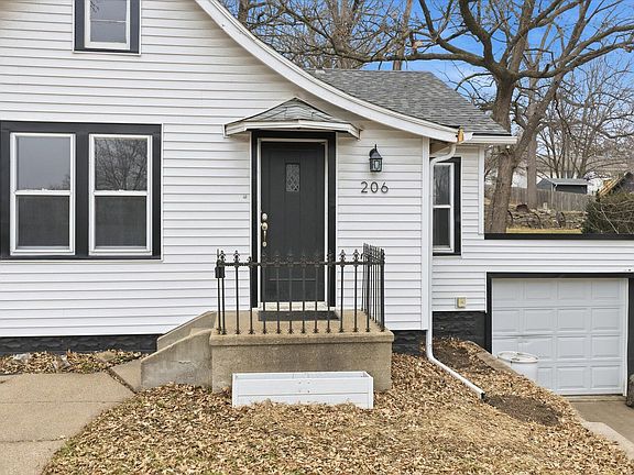 3rd image of 206 N Hazel St
