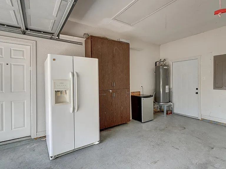 7810 Duchess St — Photo 1