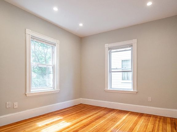 5th image of 160 Hyde Park Ave #1