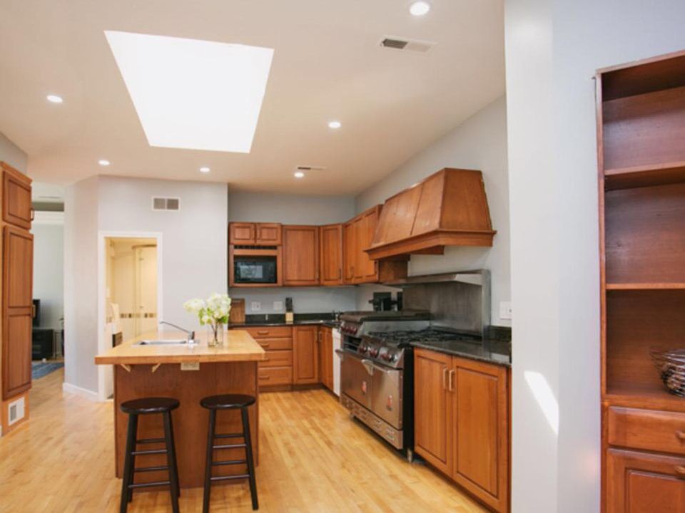 2nd image of 7 Story St #3KR