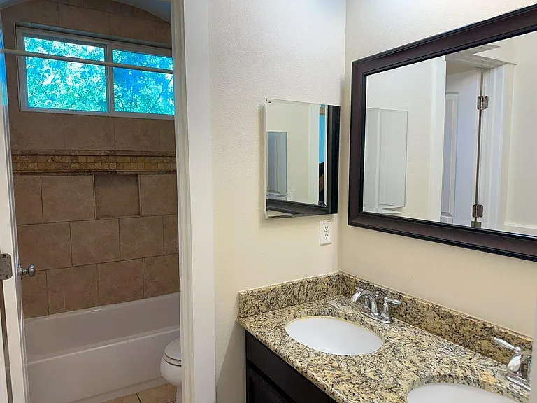 505 W North Loop Blvd #A — Photo 21
