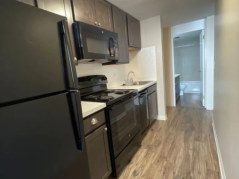 Executive Apartments — Photo 10