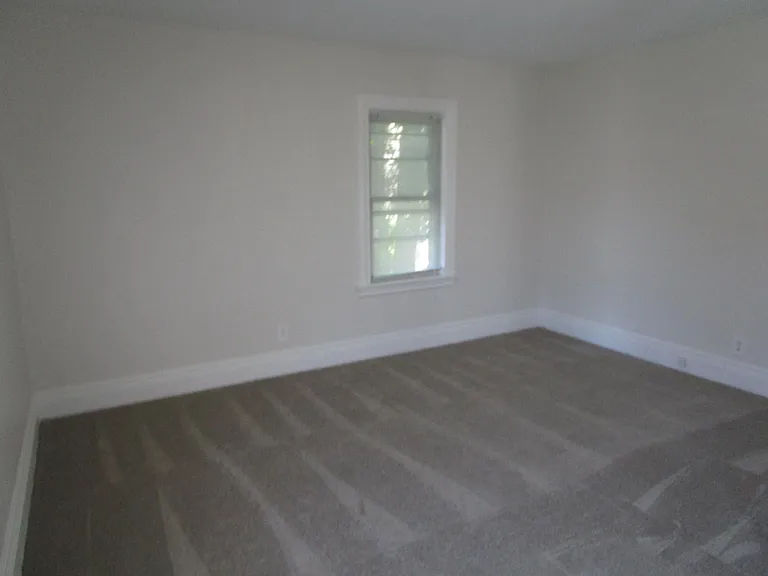 353 Alexander St — Photo 12