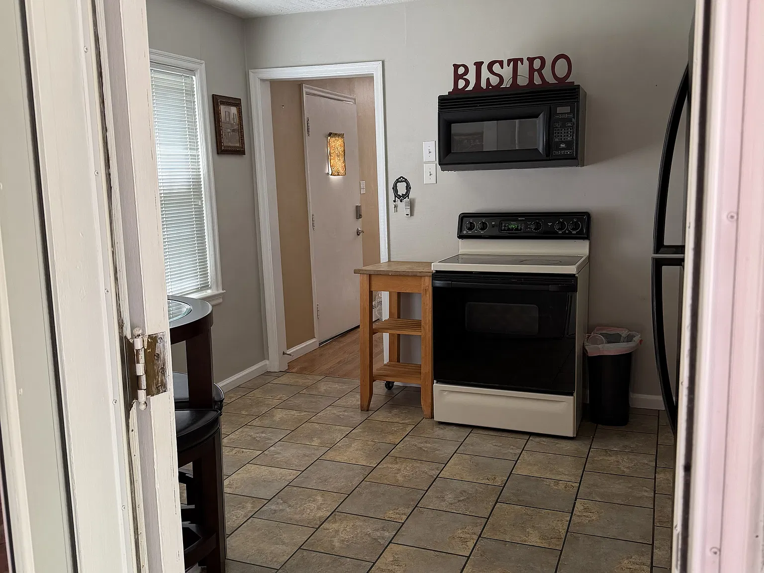 2 bed, 774 sqft, $1,950 — Photo 4