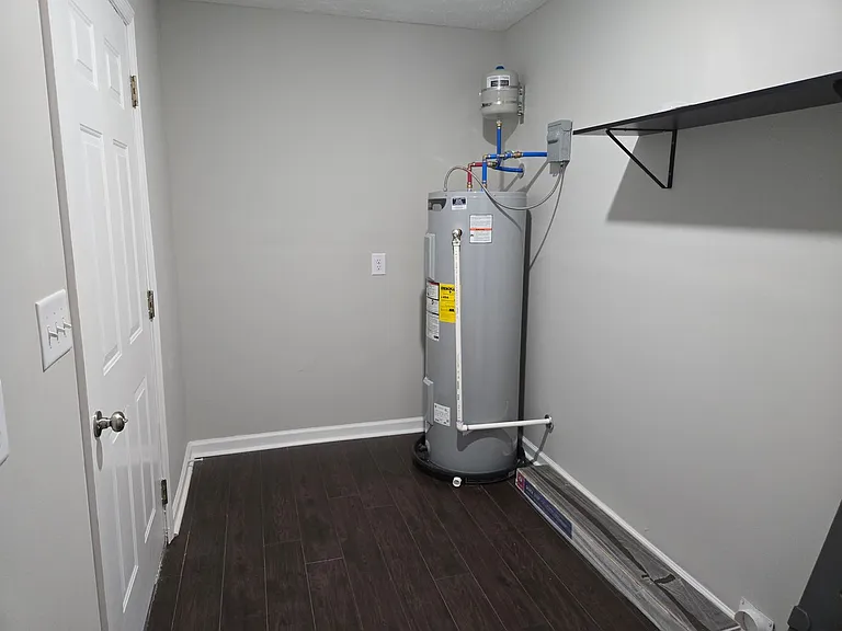 6015 Luna Dr — Photo 8