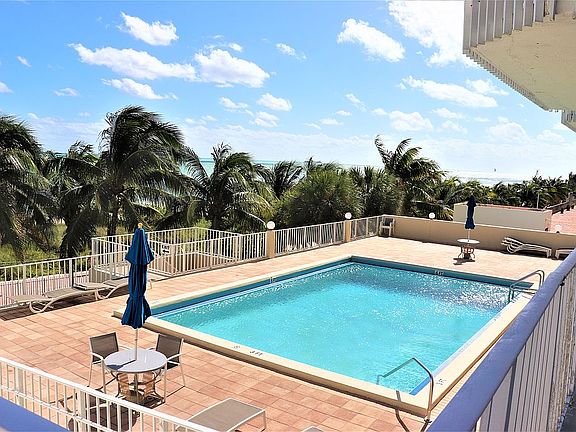 5th image of 6061 Collins Ave APT 17D