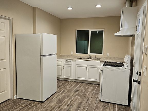 5th image of 725 Rosalinda Dr #2