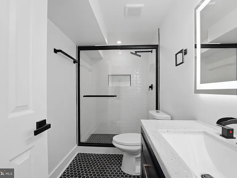 129 Hamilton St NW — Photo 33