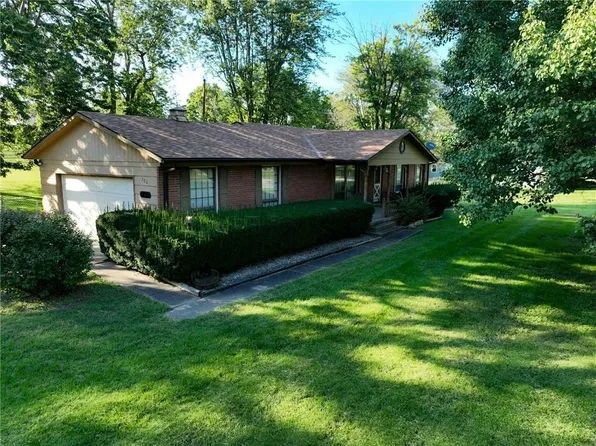 500 N 4th St, Hiawatha, KS 66434