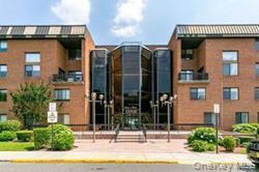 1 ipswich Avenue #225, Great Neck, NY, 11021