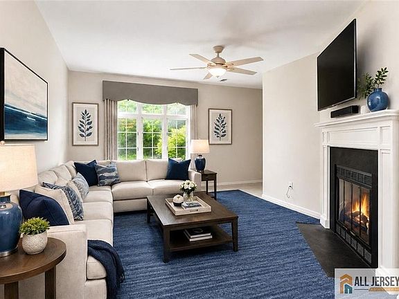4th image of 40 Rutland Ln