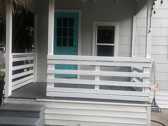 3rd image of 2027 36th Ave N APT W