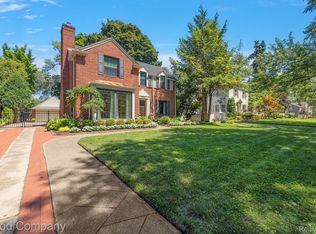 26034 York Rd, Huntington Woods, MI 48070