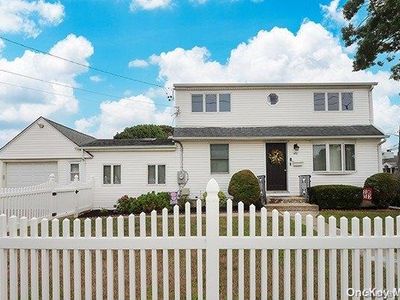 430 S Delaware Avenue, Lindenhurst, NY, 11757