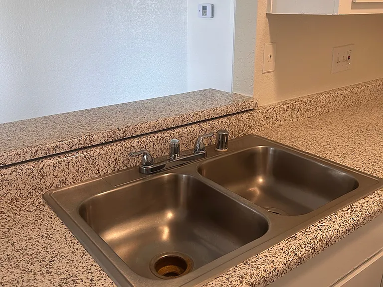 Vantage Point Apartments — Photo 43