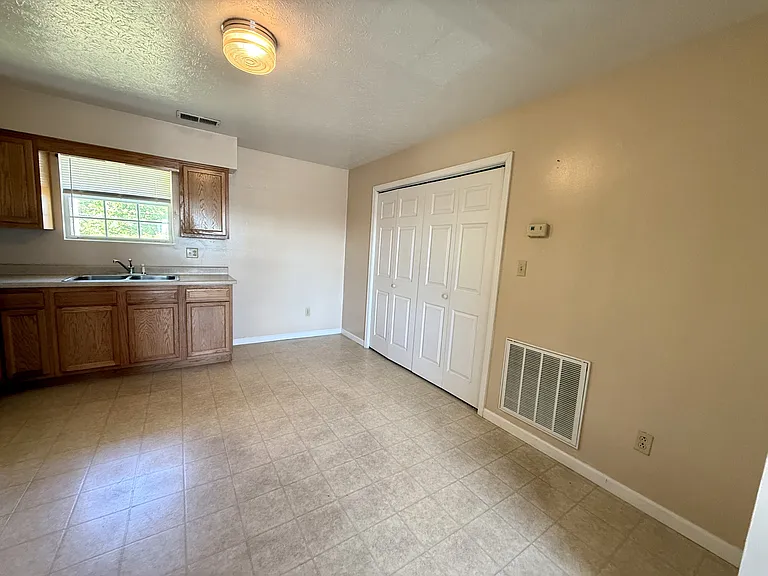 770 Deerfield Ln #4 — Photo 9