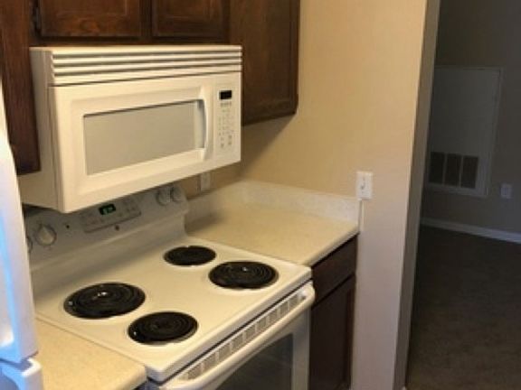 4th image of 220 Riverbend Dr Unit 201