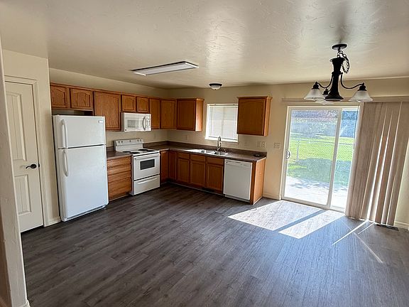 4th image of 278 2nd Ave W #B
