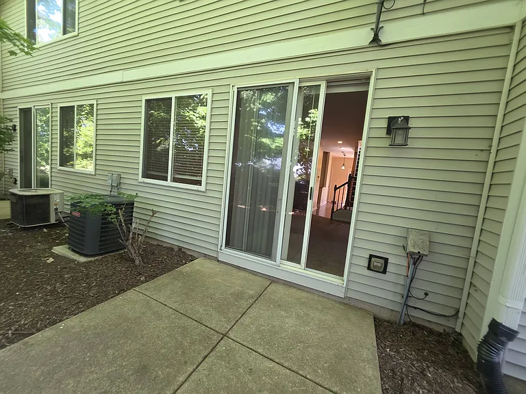 3045 Kentshire Cir — Photo 22