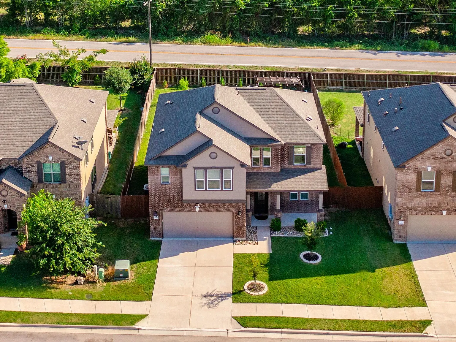 4 bed, 2.5 bath, 2244 sqft, $2,500 — Photo 3