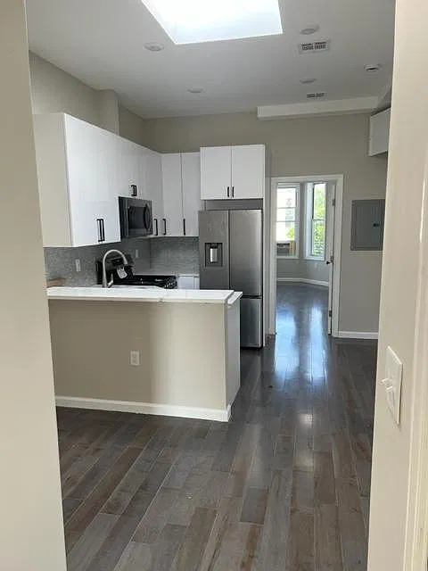 2 bed, 700 sqft, $3,500 — Photo 1