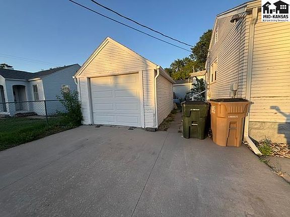 3rd image of 324 W 10th Ave