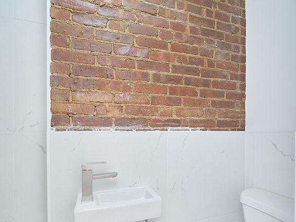 4th image of 434 E 76th St #14-B