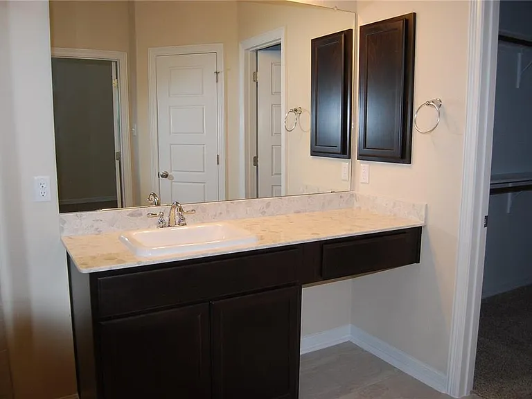 2501 Meyer Cv #B — Photo 12