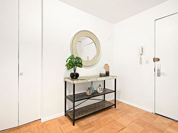 3rd image of 16 W 16th St APT 9GN
