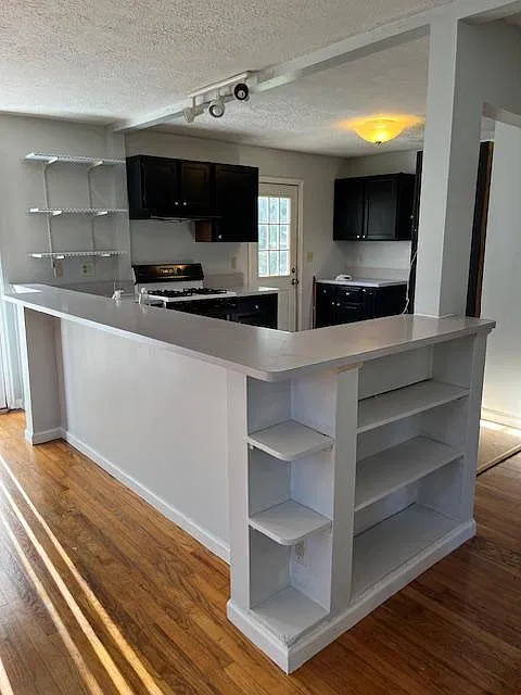 4 bed, 2.5 bath, 2060 sqft, $2,550 — Photo 3