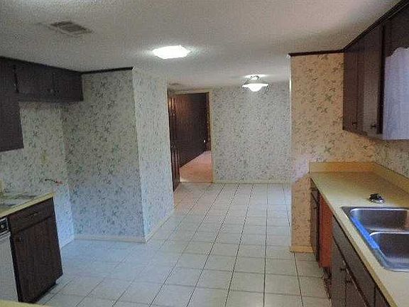 5th image of 4 Ipswich Cir NE