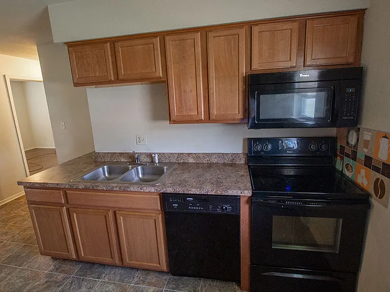 1013 W Ash St — Photo 9
